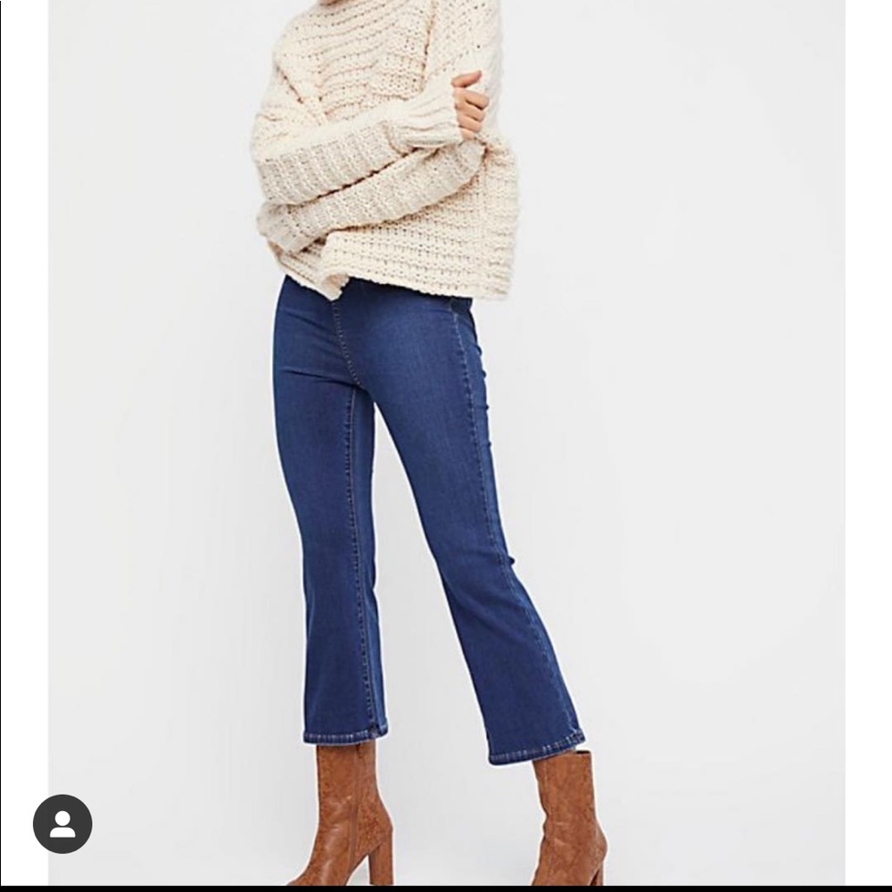 Free People I  Ultra High Pull On Crop Jeans
